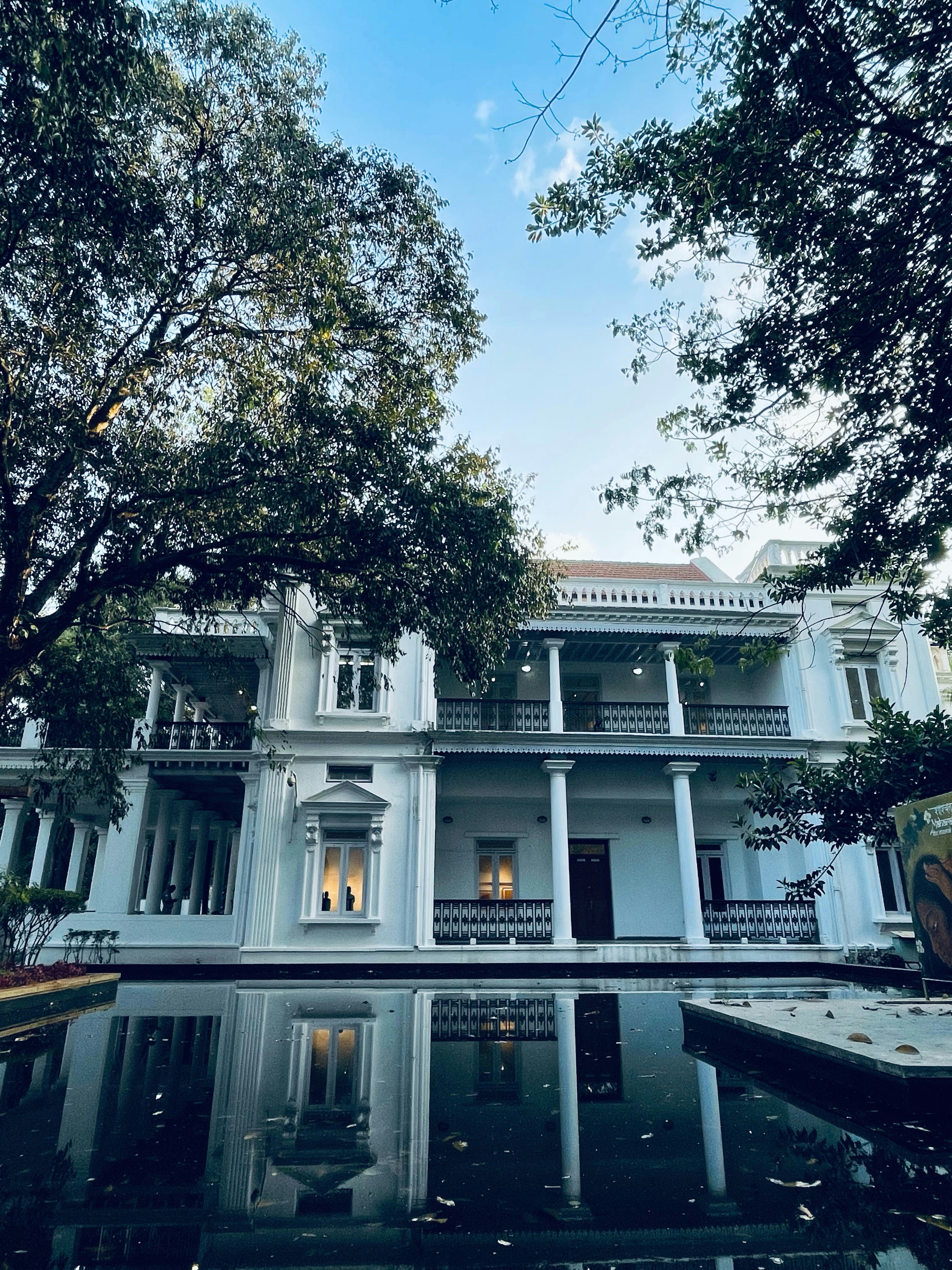 A tree-lined Lutyens’ Delhi street with grand bungalow and expansive setback
