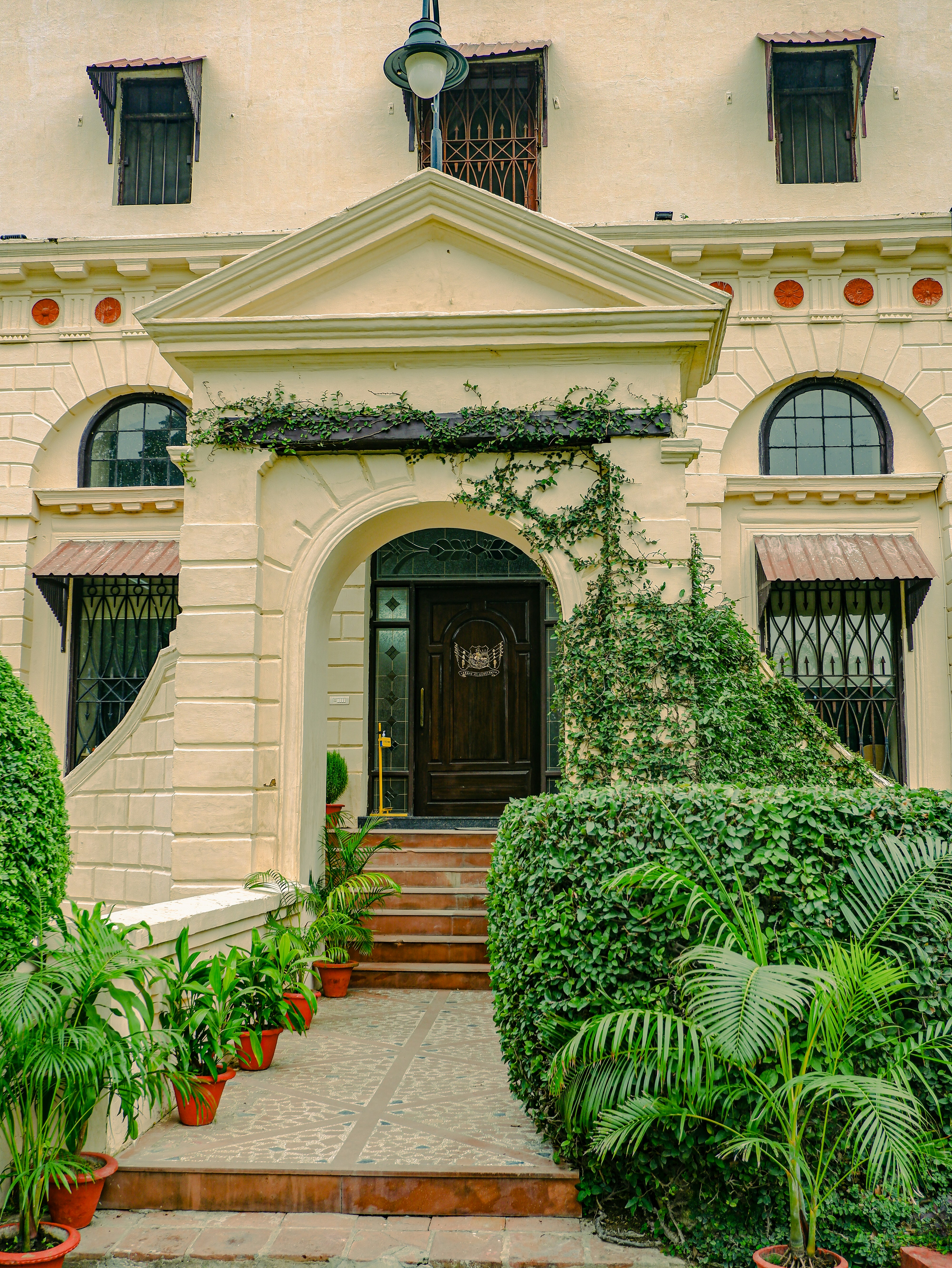 Luxury bungalow façade in Lutyens’ Delhi with landscaped gardens