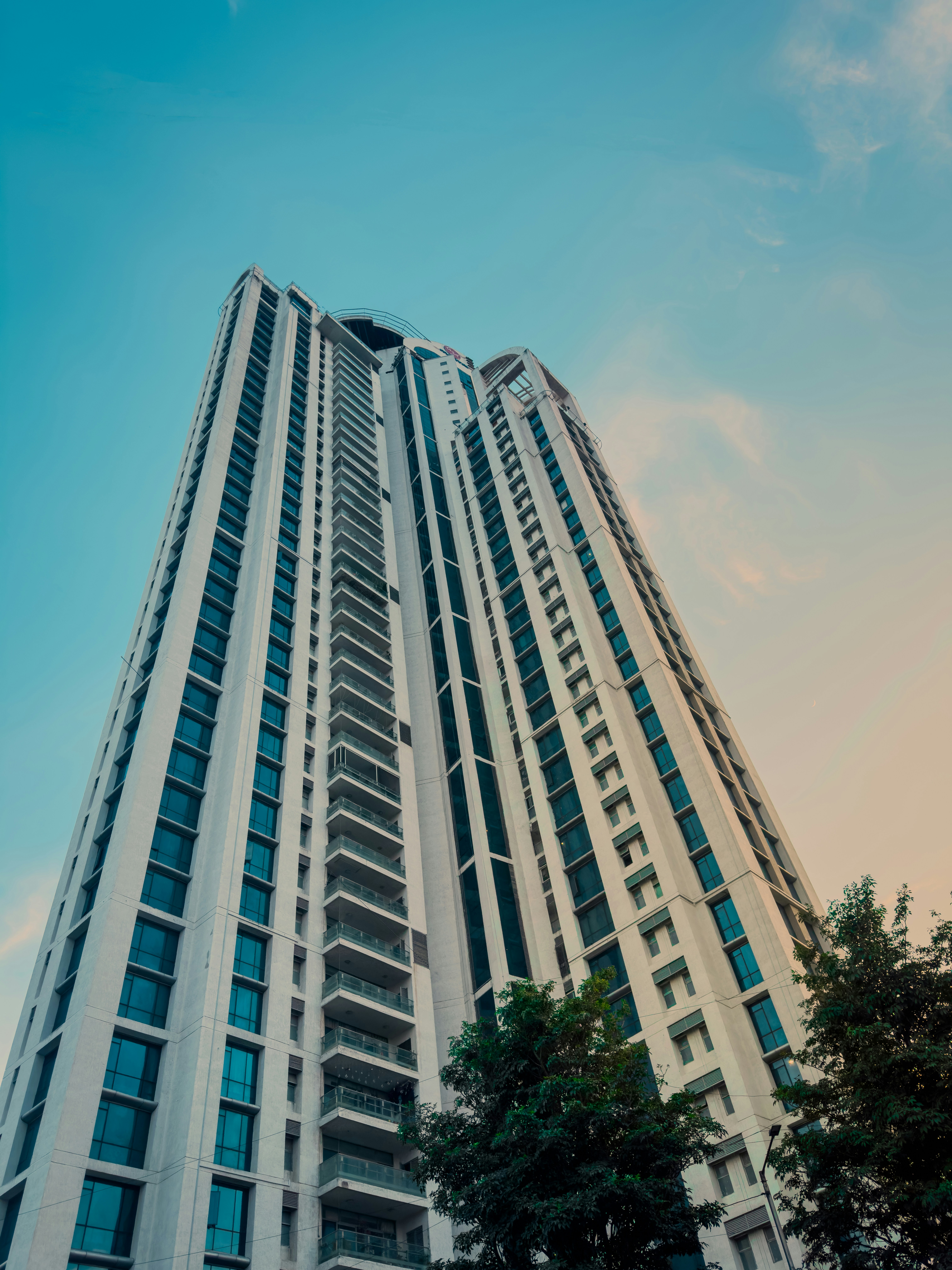 Chart comparing lease, finance, and tax differences by property type